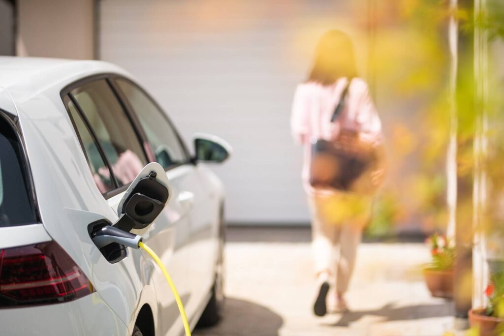 Thuis laden vs. onderweg laden: wat scheelt het per maand?